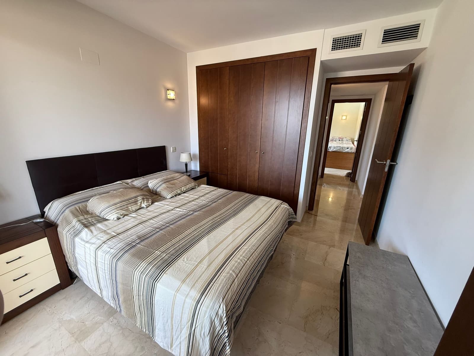 2 soveværelse Lejlighed til leje i Punta Prima med swimmingpool garage - € 850 (Ref: 8204939)