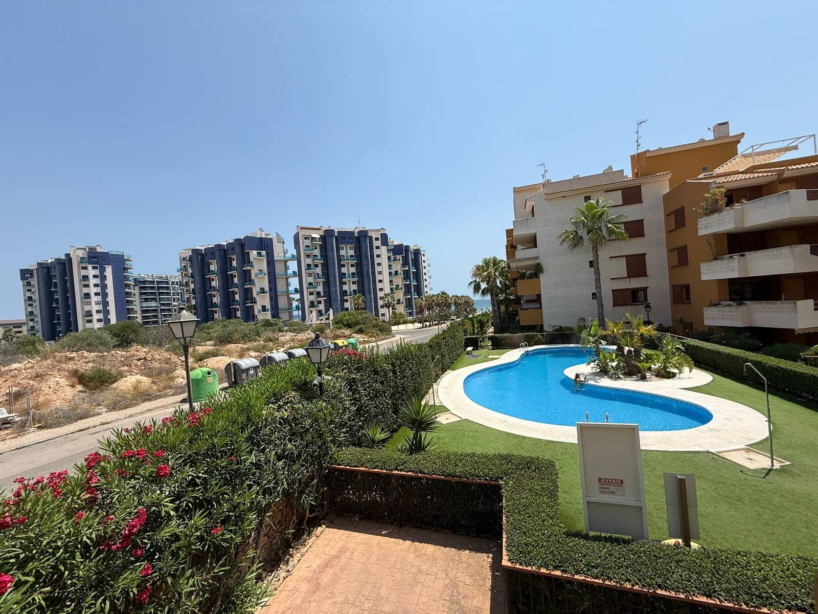 2 soveværelse Lejlighed til leje i Punta Prima med swimmingpool garage - € 850 (Ref: 8204939)