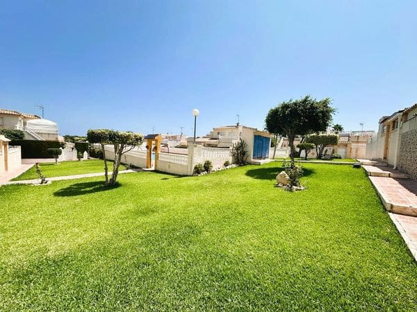 2 quarto Bungalow para venda em Torrevieja com piscina - 159 999 € (Ref: 9164456)