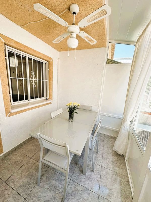 2 quarto Bungalow para venda em Torrevieja com piscina - 159 999 € (Ref: 9164456)