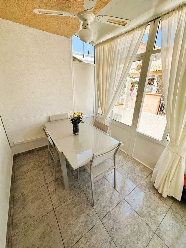 2 quarto Bungalow para venda em Torrevieja com piscina - 159 999 € (Ref: 9164456)