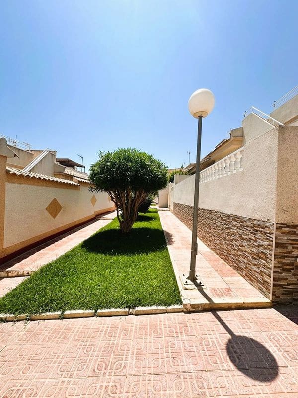 2 quarto Bungalow para venda em Torrevieja com piscina - 159 999 € (Ref: 9164456)