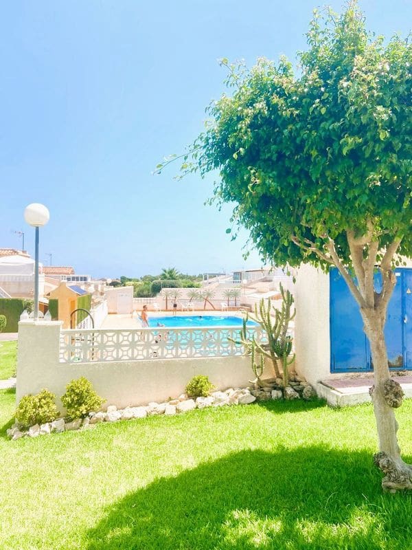 2 quarto Bungalow para venda em Torrevieja com piscina - 159 999 € (Ref: 9164456)