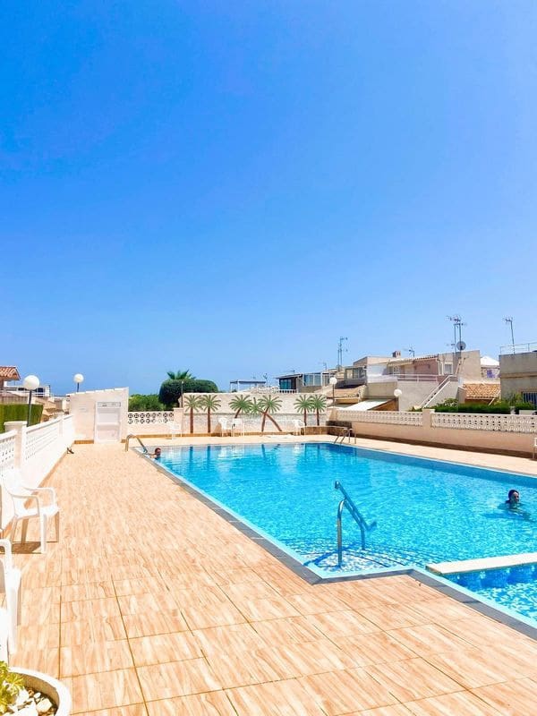 2 quarto Bungalow para venda em Torrevieja com piscina - 159 999 € (Ref: 9164456)