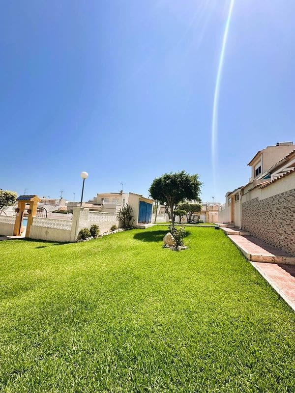 2 quarto Bungalow para venda em Torrevieja com piscina - 159 999 € (Ref: 9164456)