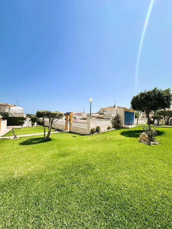 2 quarto Bungalow para venda em Torrevieja com piscina - 159 999 € (Ref: 9164456)