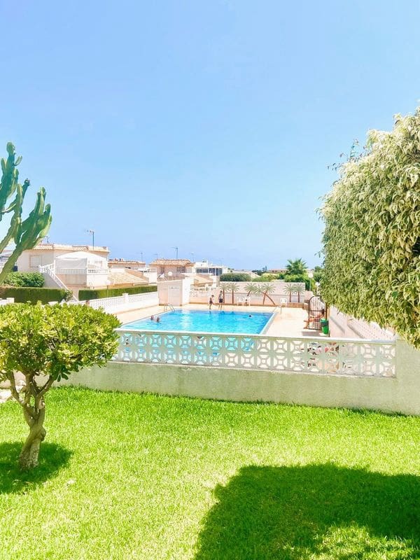 2 quarto Bungalow para venda em Torrevieja com piscina - 159 999 € (Ref: 9164456)