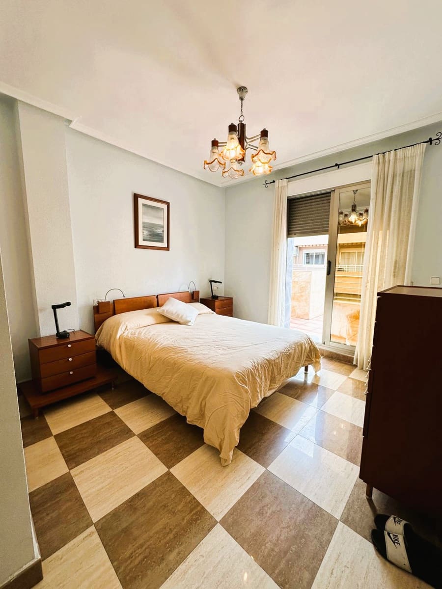 Apartamento de 2 habitaciones en Torrevieja en venta - 229.900 € (Ref: 9293211)