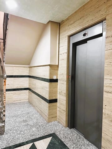 Apartamento de 2 habitaciones en Las Piscinas Naturales, Torrevieja en venta - 229.900 € (Ref: 9293211)