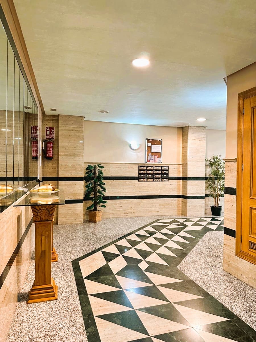 Apartamento de 2 habitaciones en Torrevieja en venta - 229.900 € (Ref: 9293211)