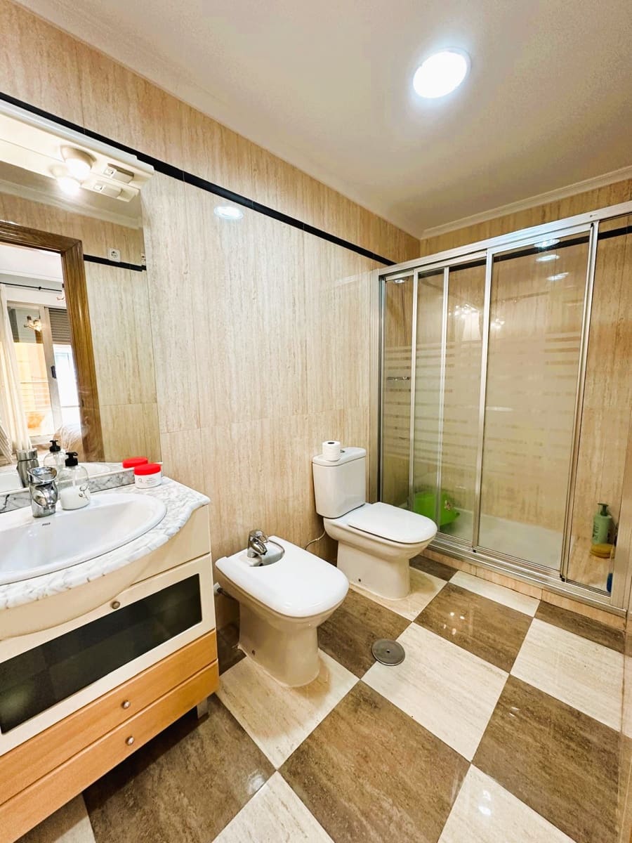 Apartamento de 2 habitaciones en Torrevieja en venta - 229.900 € (Ref: 9293211)