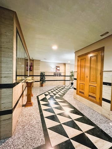 Apartamento de 2 habitaciones en Las Piscinas Naturales, Torrevieja en venta - 229.900 € (Ref: 9293211)