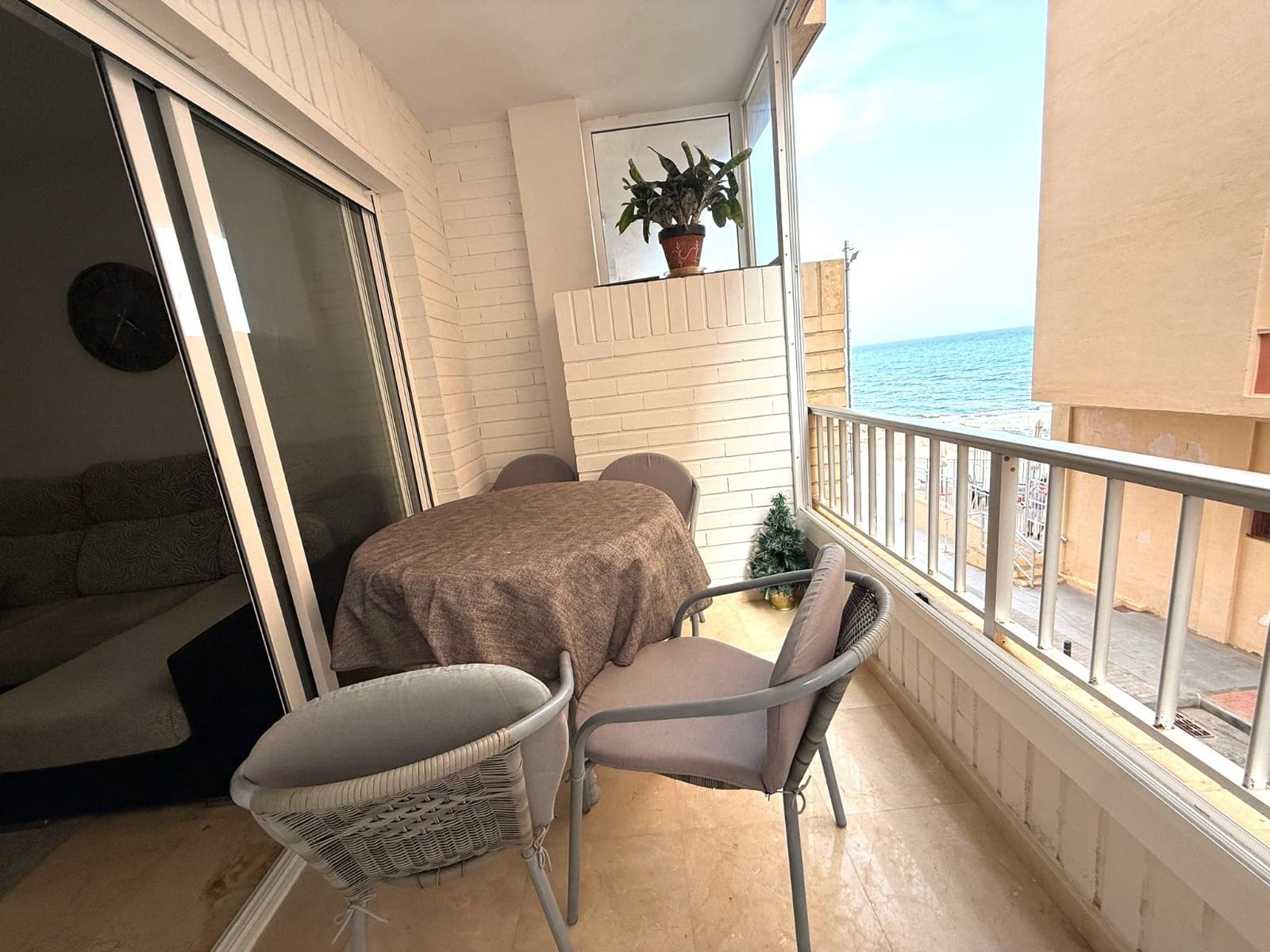 3 soveværelse Lejlighed til leje i Torrevieja - € 1.300 (Ref: 9340148)