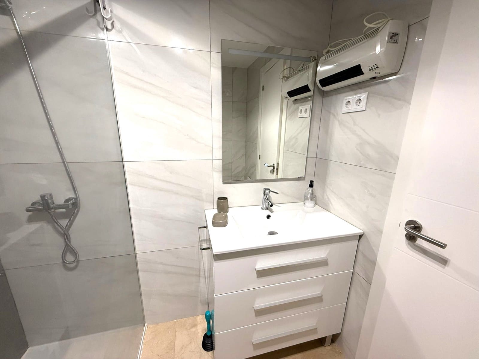 3 soveværelse Lejlighed til leje i Torrevieja - € 1.300 (Ref: 9340148)