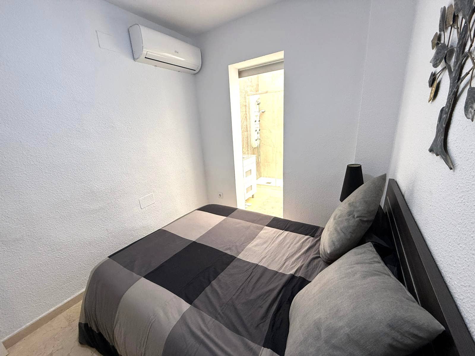 3 soveværelse Lejlighed til leje i Torrevieja - € 1.300 (Ref: 9340148)