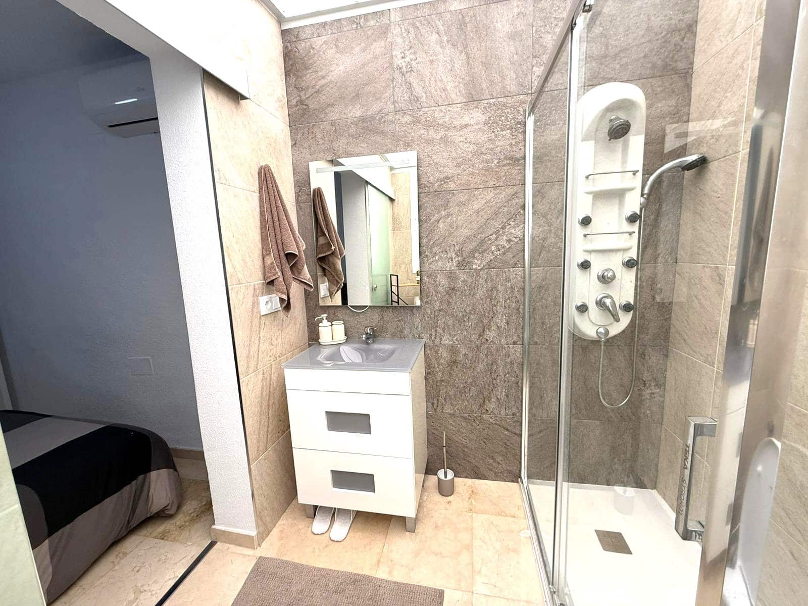 3 soveværelse Lejlighed til leje i Torrevieja - € 1.300 (Ref: 9340148)