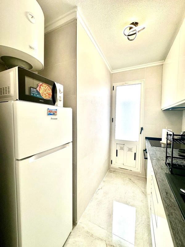 2 makuuhuone Huoneisto myytävänä paikassa Torrevieja mukana uima-altaan - 135 000 € (Ref: 9437823)