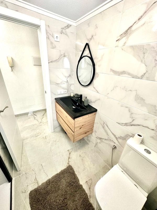 2 makuuhuone Huoneisto myytävänä paikassa Torrevieja mukana uima-altaan - 135 000 € (Ref: 9437823)