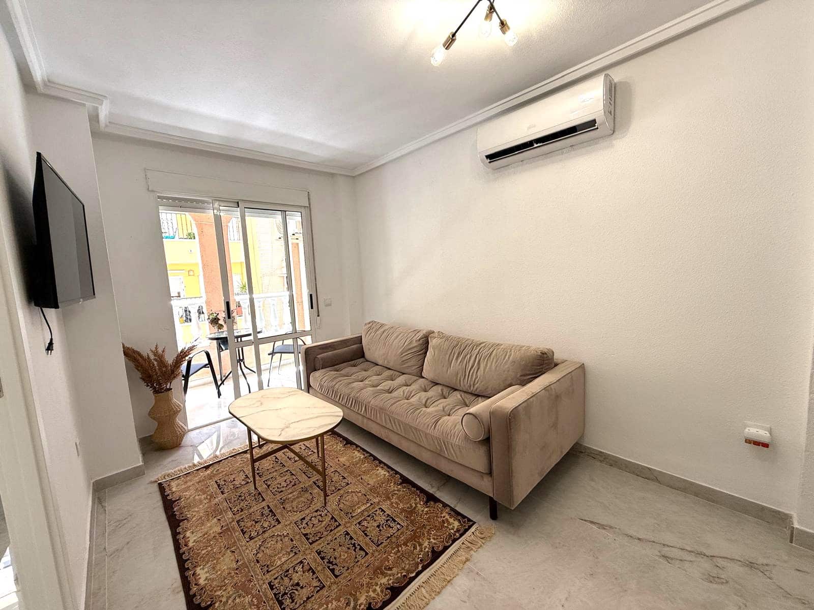 2 makuuhuone Huoneisto myytävänä paikassa Torrevieja mukana uima-altaan - 135 000 € (Ref: 9437823)