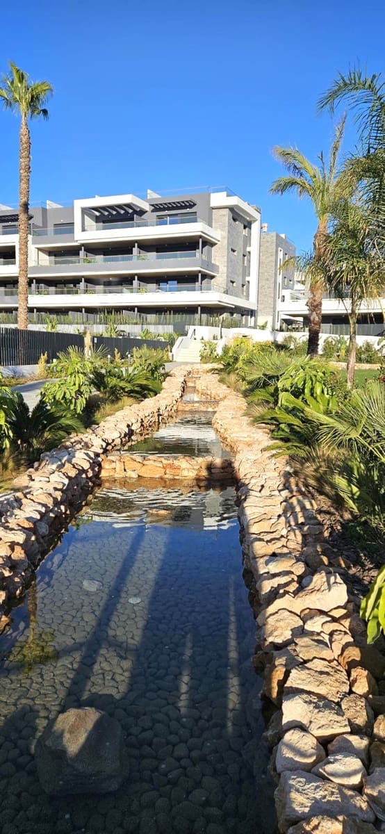 2 slaapkamer Appartement te huur in Torrevieja met zwembad garage - € 2.200 (Ref: 9559442)