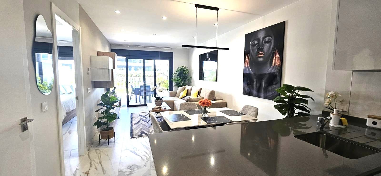 2 slaapkamer Appartement te huur in Torrevieja met zwembad garage - € 2.200 (Ref: 9559442)