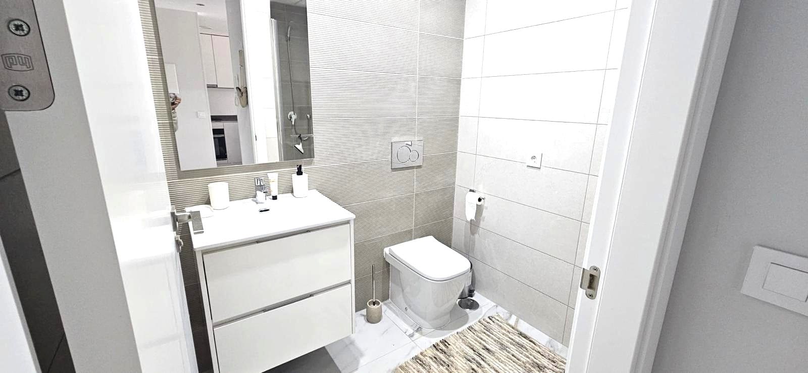 2 slaapkamer Appartement te huur in Torrevieja met zwembad garage - € 2.200 (Ref: 9559442)