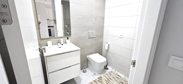 2 quarto Apartamento para arrendar em Torrevieja com piscina garagem - 2 200 € (Ref: 9559442)