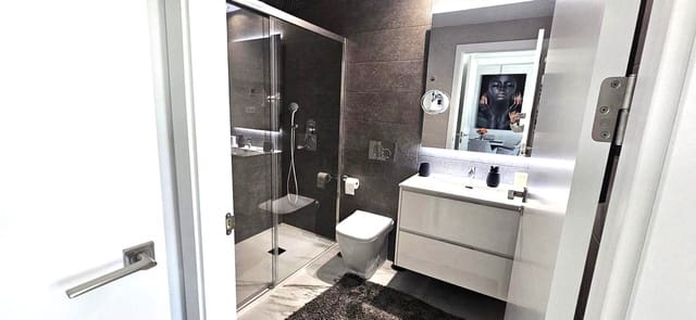 2 quarto Apartamento para arrendar em Torrevieja com piscina garagem - 2 200 € (Ref: 9559442)