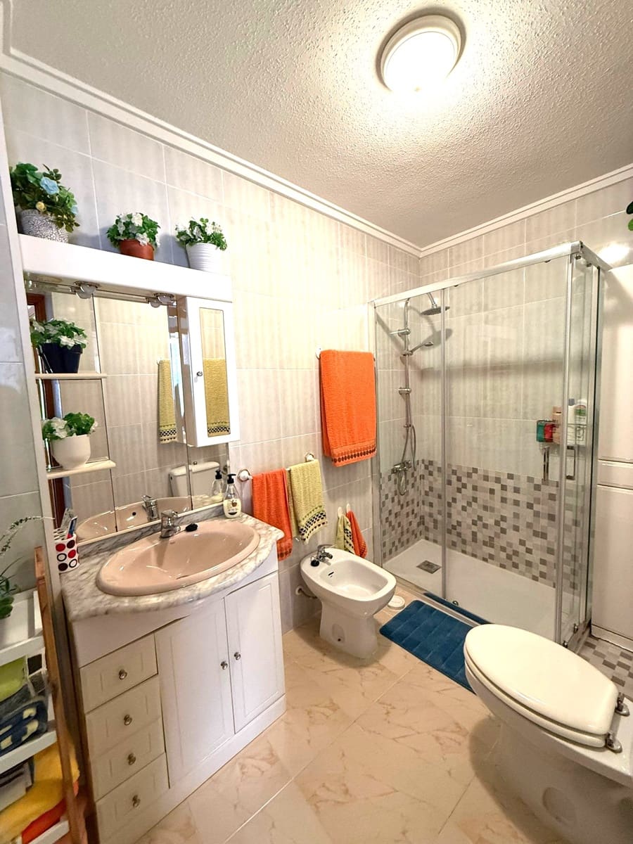 3 bedroom Apartment for sale in Torrevieja - € 210,000 (Ref: 9602992)