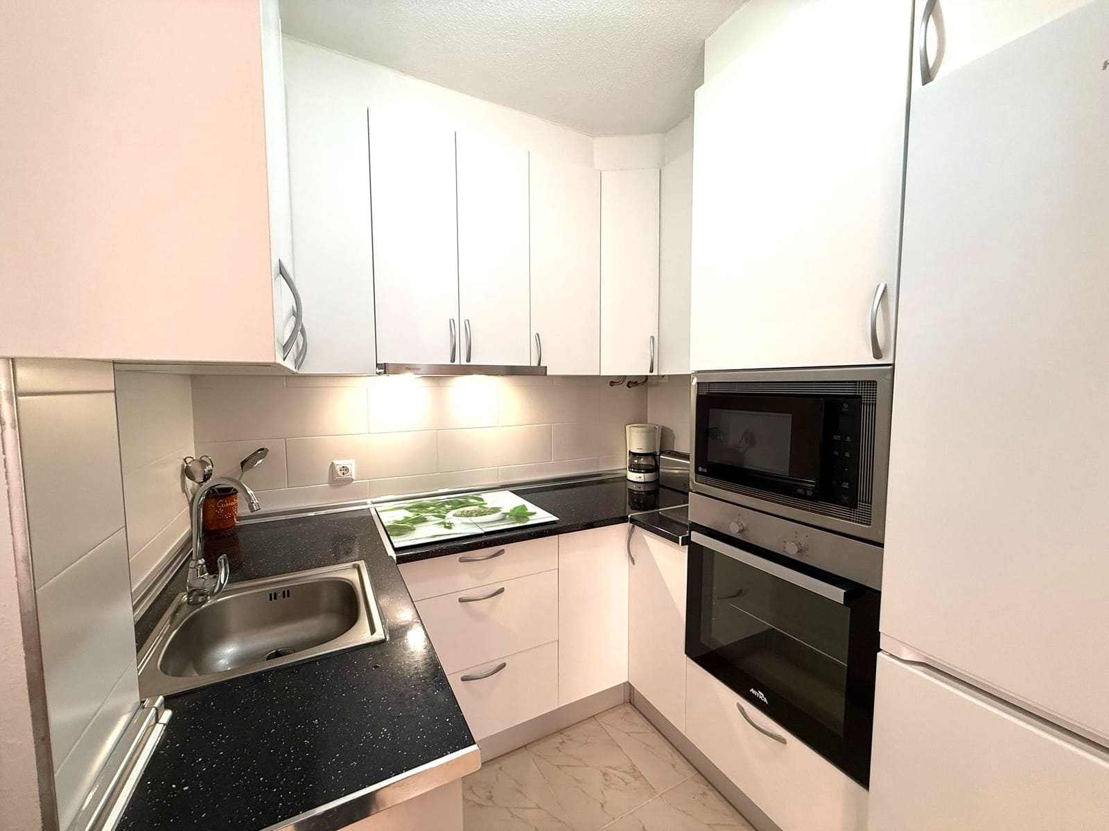 3 bedroom Apartment for sale in Torrevieja - € 210,000 (Ref: 9602992)