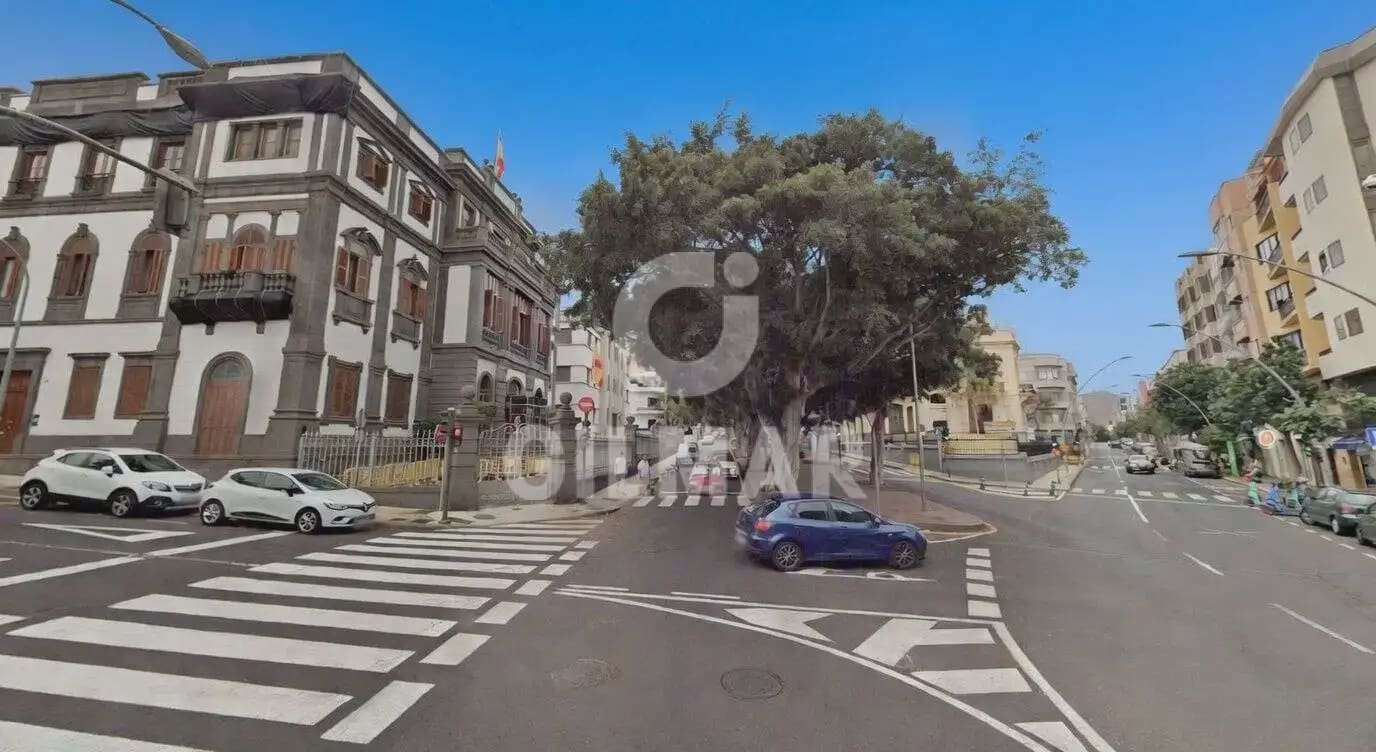 Commercial for sale in Santa Cruz de Tenerife - € 1,003,600 (Ref: 10023369)