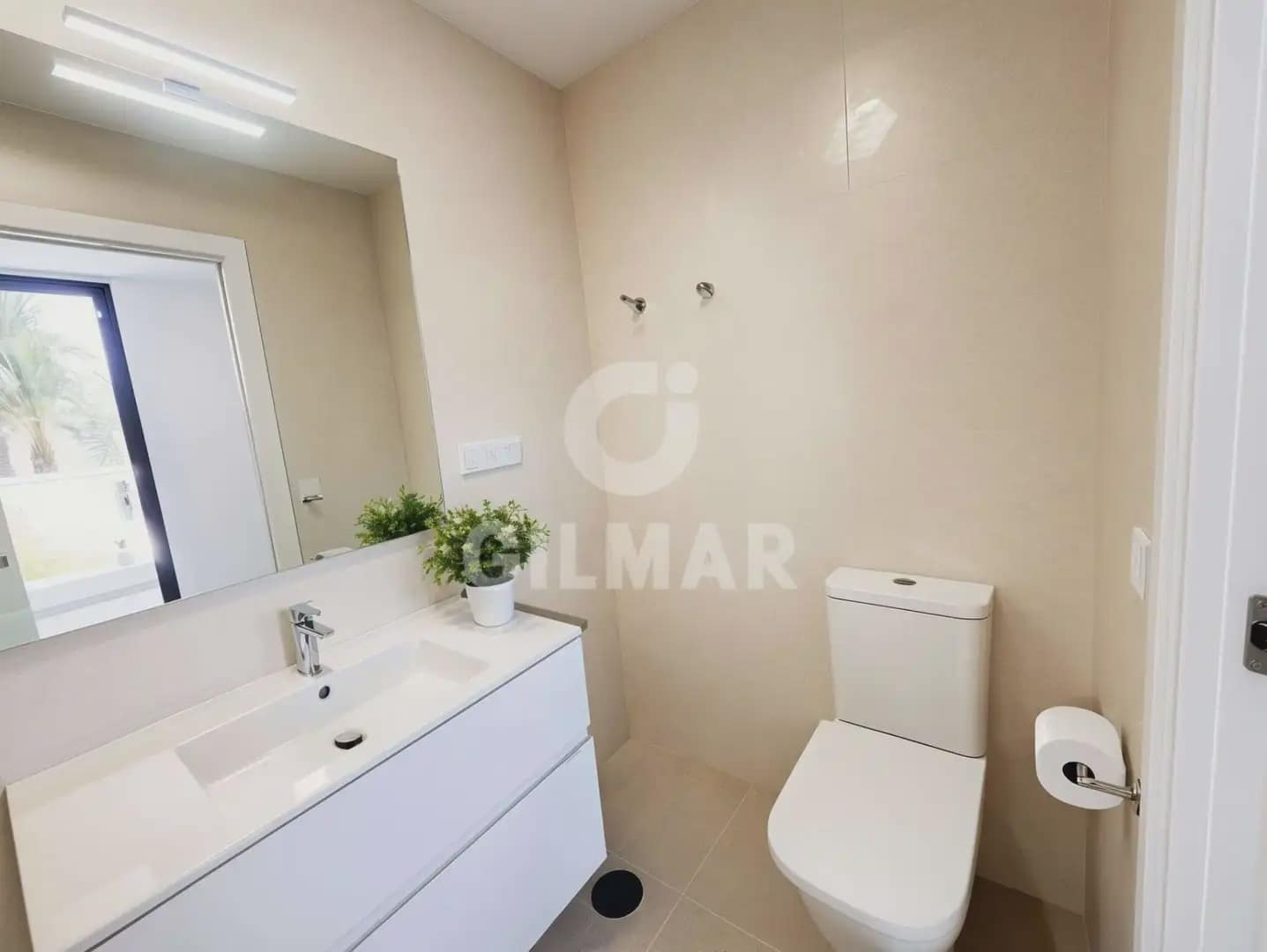 2 slaapkamer Halfvrijstaande villa te huur in Adeje met zwembad garage - € 2.000 (Ref: 10023447)
