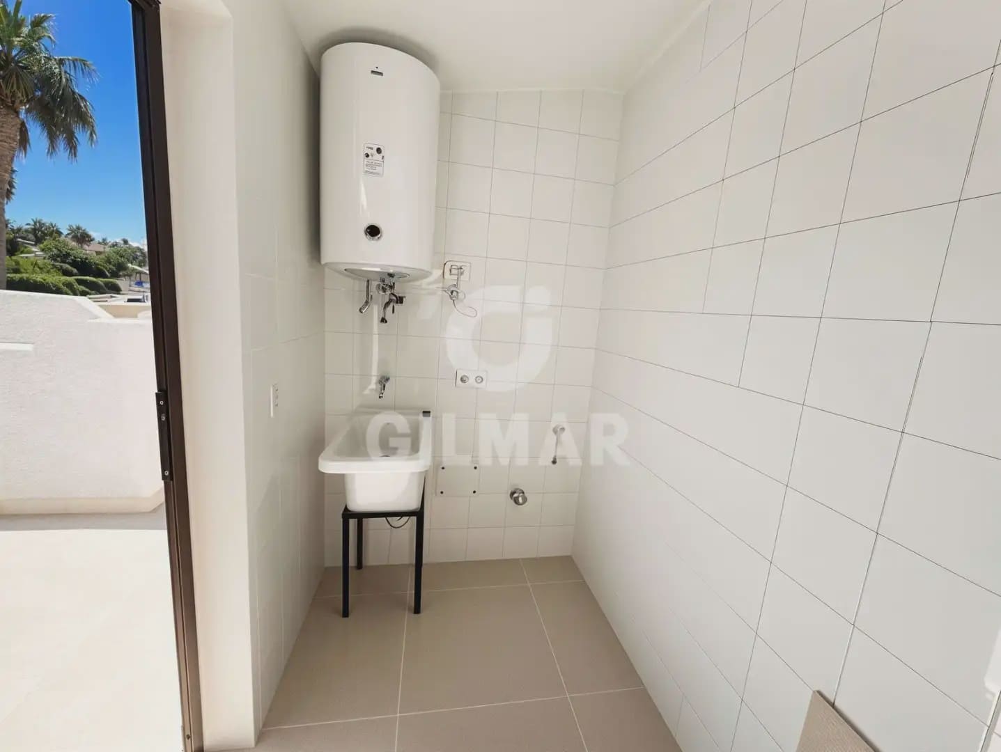 2 slaapkamer Halfvrijstaande villa te huur in Adeje met zwembad garage - € 2.000 (Ref: 10023447)
