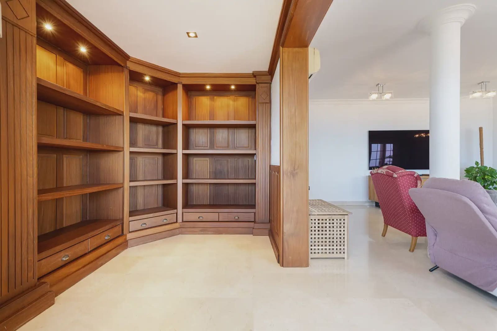 4 sypialnia Willa na sprzedaż w San Bartolome de Tirajana z basenem garażem - 1 350 000 € (Ref: 10024702)