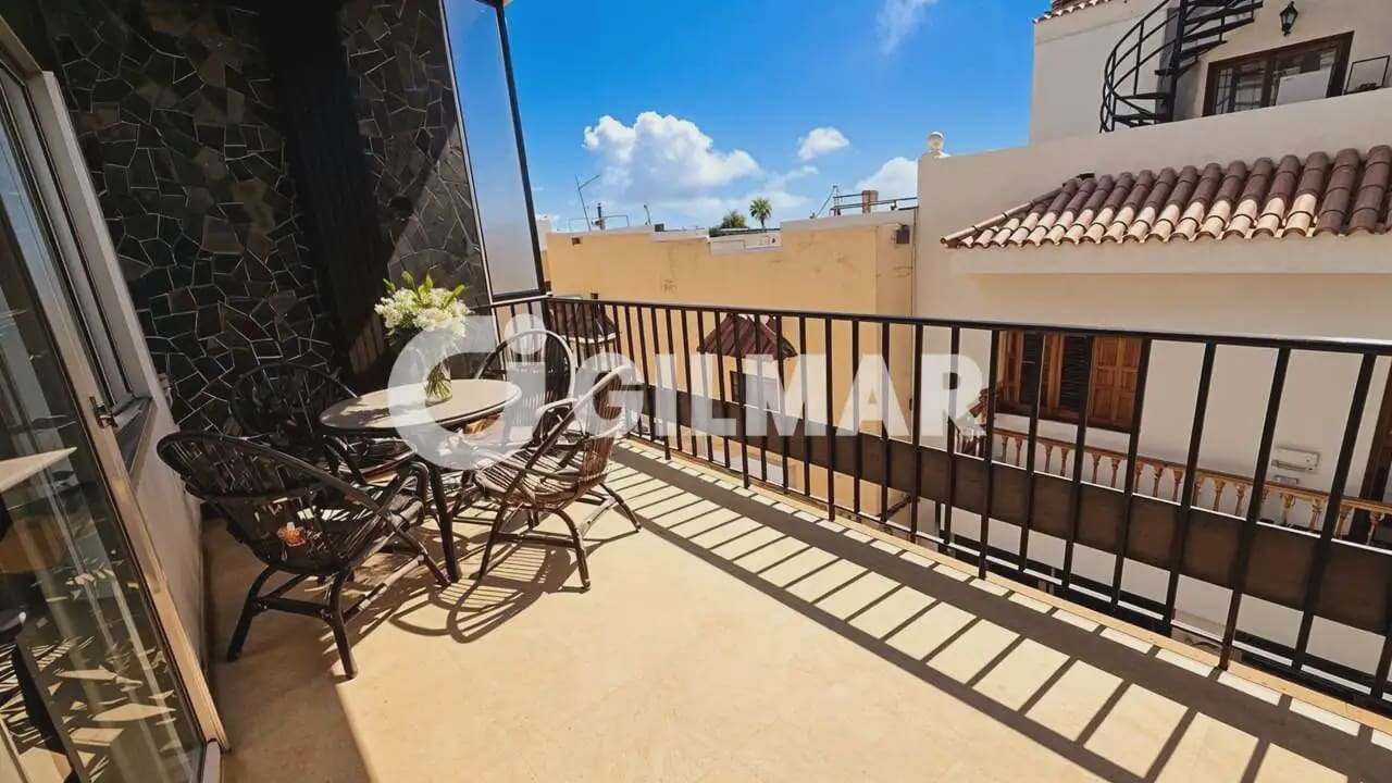 7 bedroom Semi-detached Villa for sale in Guia de Isora with garage - € 450,000 (Ref: 10168989)