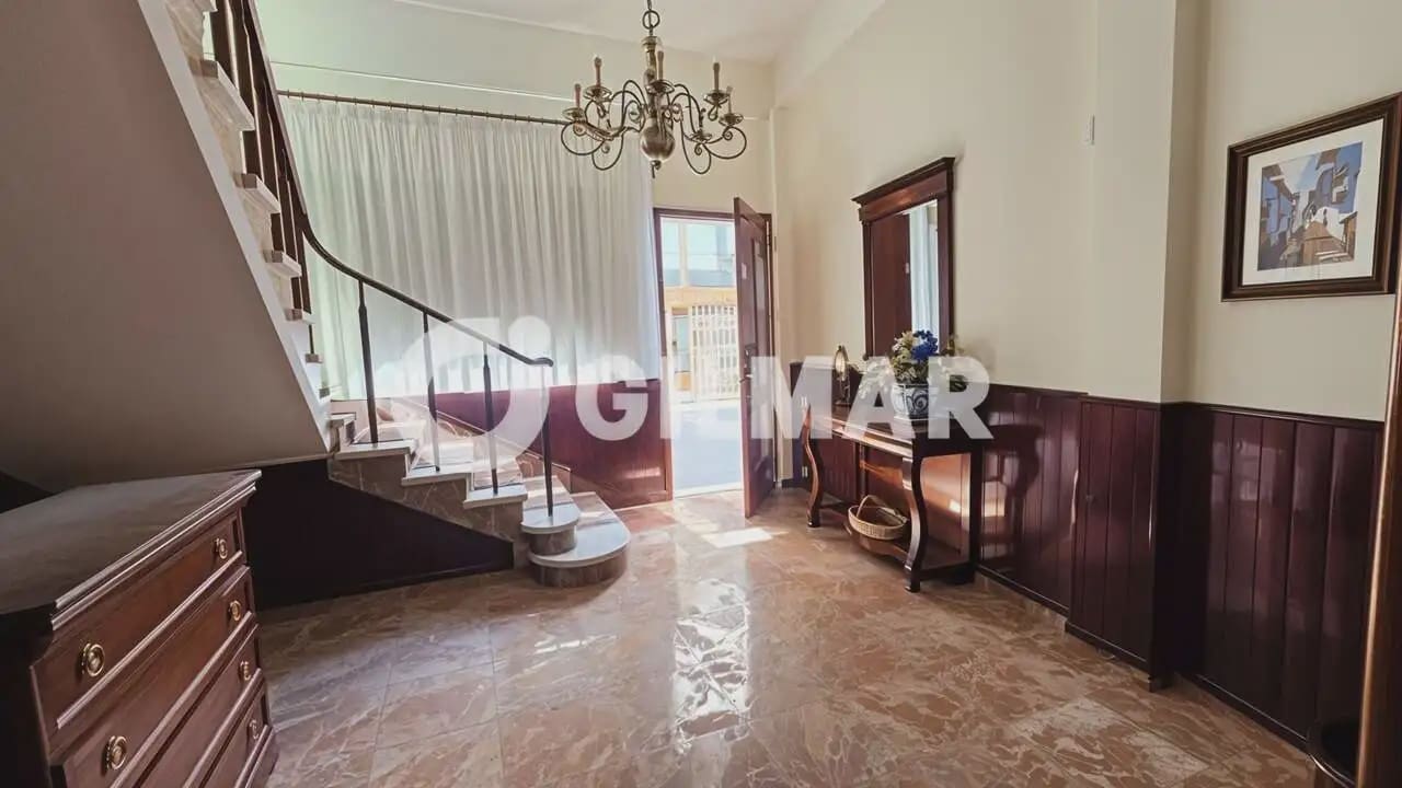 7 bedroom Semi-detached Villa for sale in Guia de Isora with garage - € 450,000 (Ref: 10168989)
