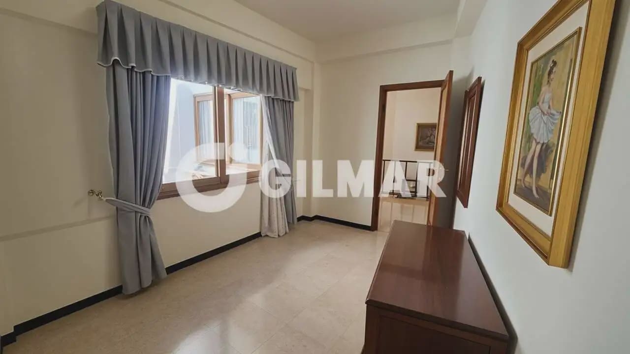7 bedroom Semi-detached Villa for sale in Guia de Isora with garage - € 450,000 (Ref: 10168989)