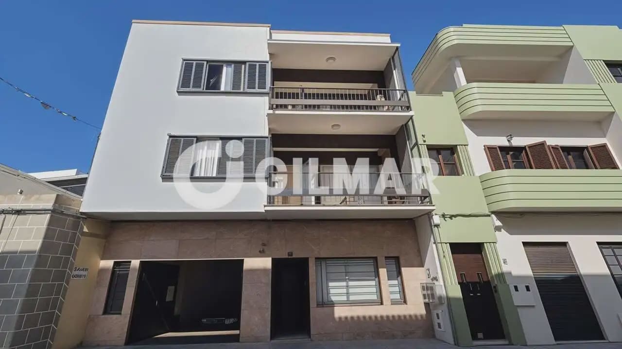 7 bedroom Semi-detached Villa for sale in Guia de Isora with garage - € 450,000 (Ref: 10168989)