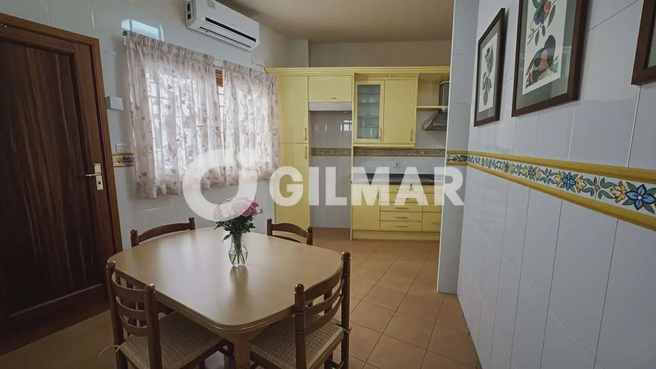 7 bedroom Semi-detached Villa for sale in Guia de Isora with garage - € 450,000 (Ref: 10168989)