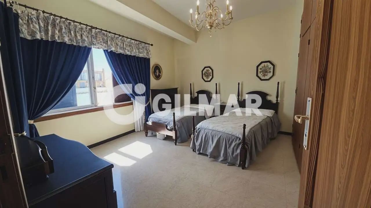 7 bedroom Semi-detached Villa for sale in Guia de Isora with garage - € 450,000 (Ref: 10168989)