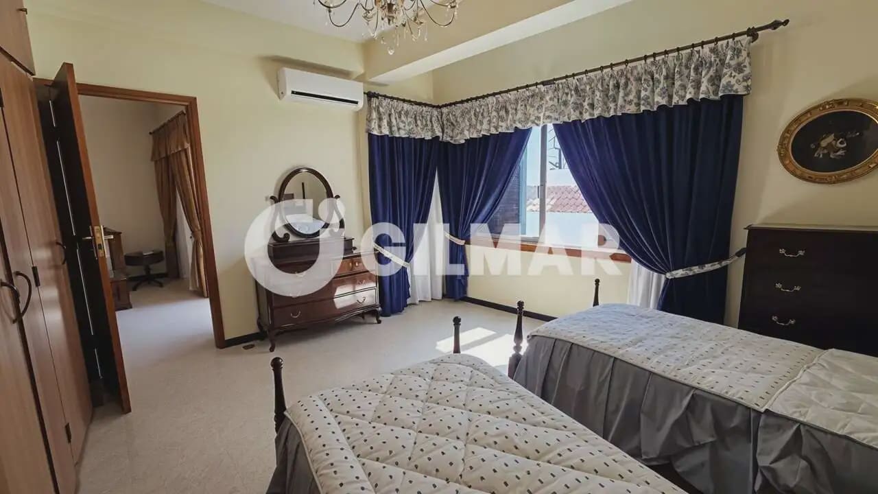 7 bedroom Semi-detached Villa for sale in Guia de Isora with garage - € 450,000 (Ref: 10168989)