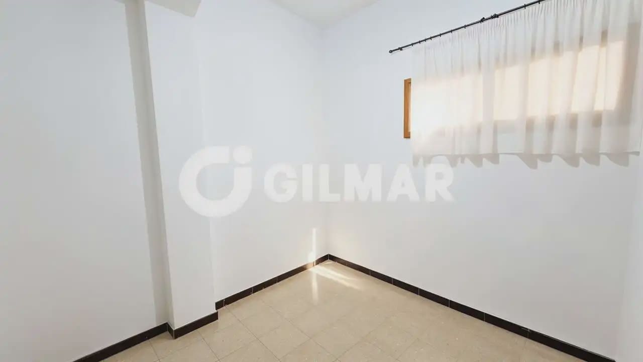 7 bedroom Semi-detached Villa for sale in Guia de Isora with garage - € 450,000 (Ref: 10168989)