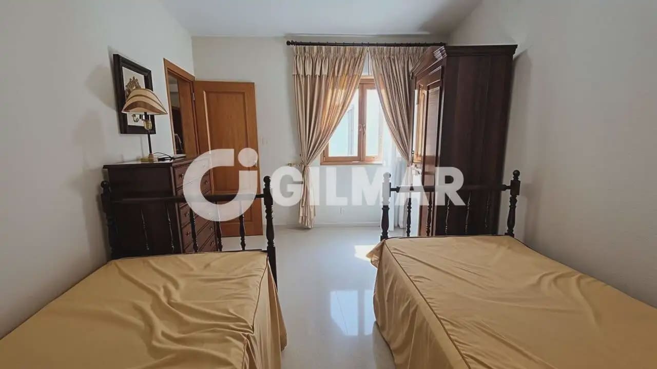 7 bedroom Semi-detached Villa for sale in Guia de Isora with garage - € 450,000 (Ref: 10168989)