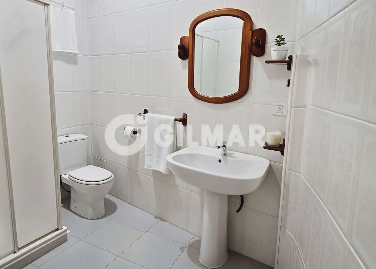 7 bedroom Semi-detached Villa for sale in Guia de Isora with garage - € 450,000 (Ref: 10168989)