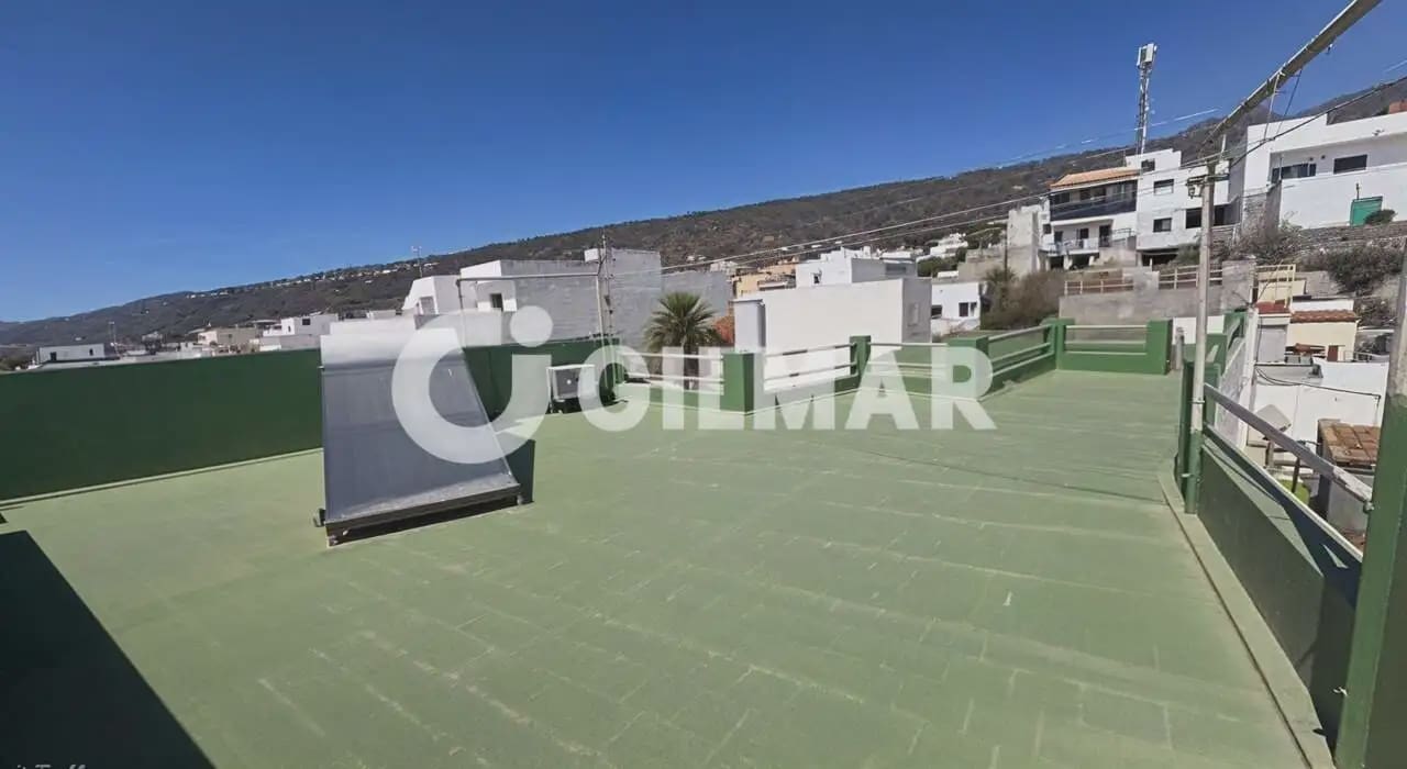 7 bedroom Semi-detached Villa for sale in Guia de Isora with garage - € 450,000 (Ref: 10168989)