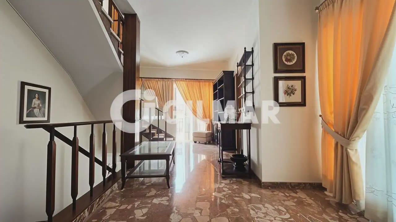 7 bedroom Semi-detached Villa for sale in Guia de Isora with garage - € 450,000 (Ref: 10168989)