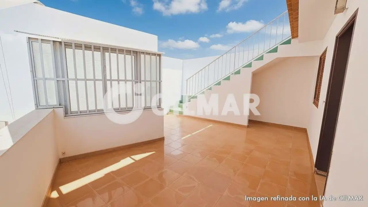 7 bedroom Semi-detached Villa for sale in Guia de Isora with garage - € 450,000 (Ref: 10168989)