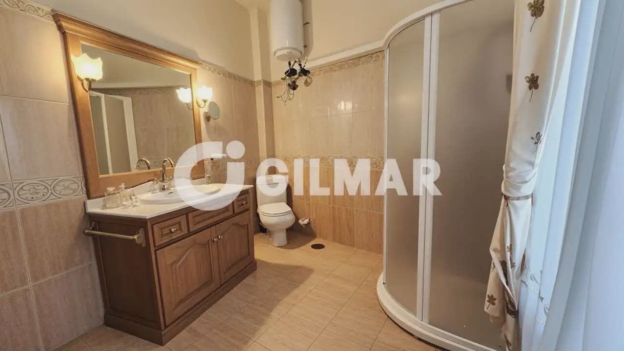 7 bedroom Semi-detached Villa for sale in Guia de Isora with garage - € 450,000 (Ref: 10168989)