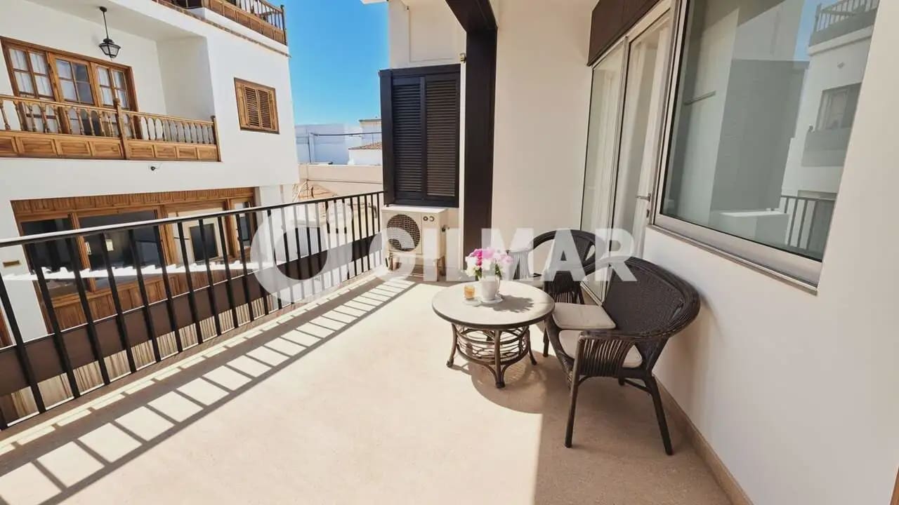 7 bedroom Semi-detached Villa for sale in Guia de Isora with garage - € 450,000 (Ref: 10168989)
