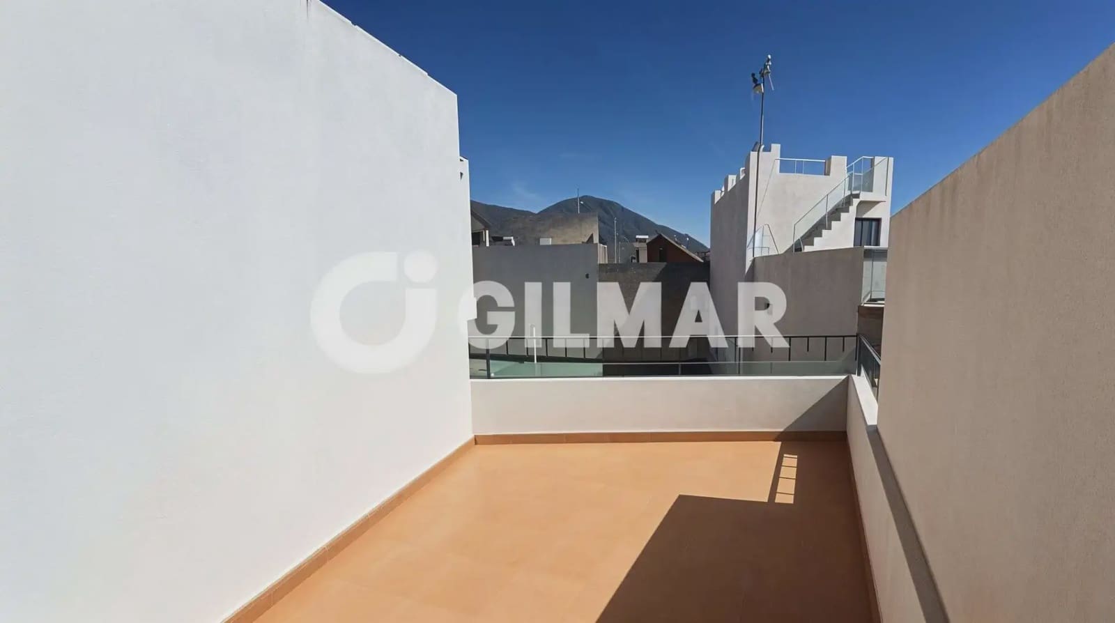 7 bedroom Semi-detached Villa for sale in Guia de Isora with garage - € 450,000 (Ref: 10168989)